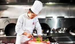 深圳厨师爆料案件最新,揭露后厨黑幕，食品安全引关注